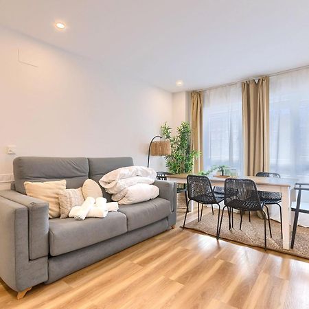 Deustown Apartamentos Bilbao Bagian luar foto