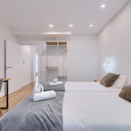 Deustown Apartamentos Bilbao Bagian luar foto