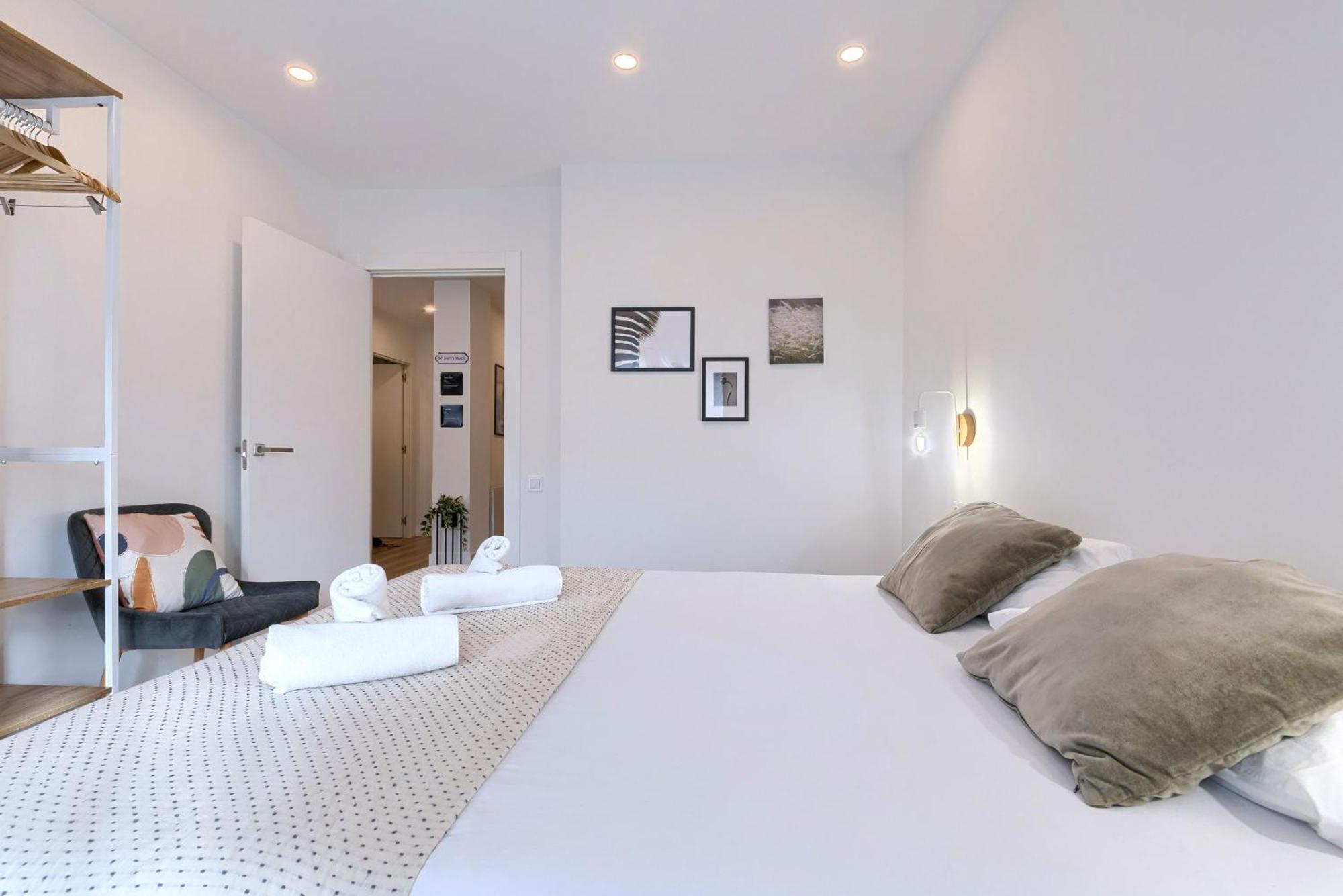 Deustown Apartamentos Bilbao Bagian luar foto