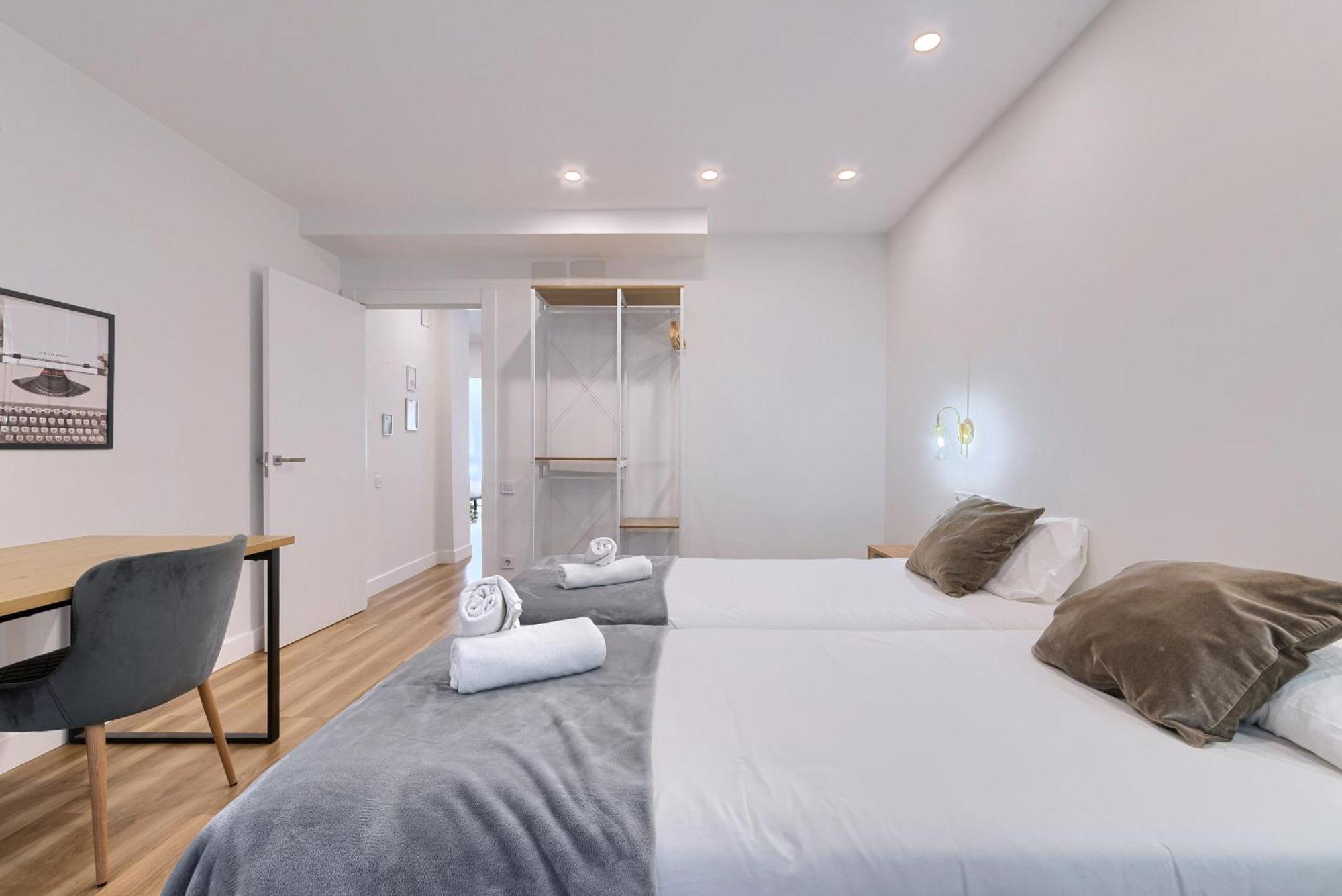 Deustown Apartamentos Bilbao Bagian luar foto