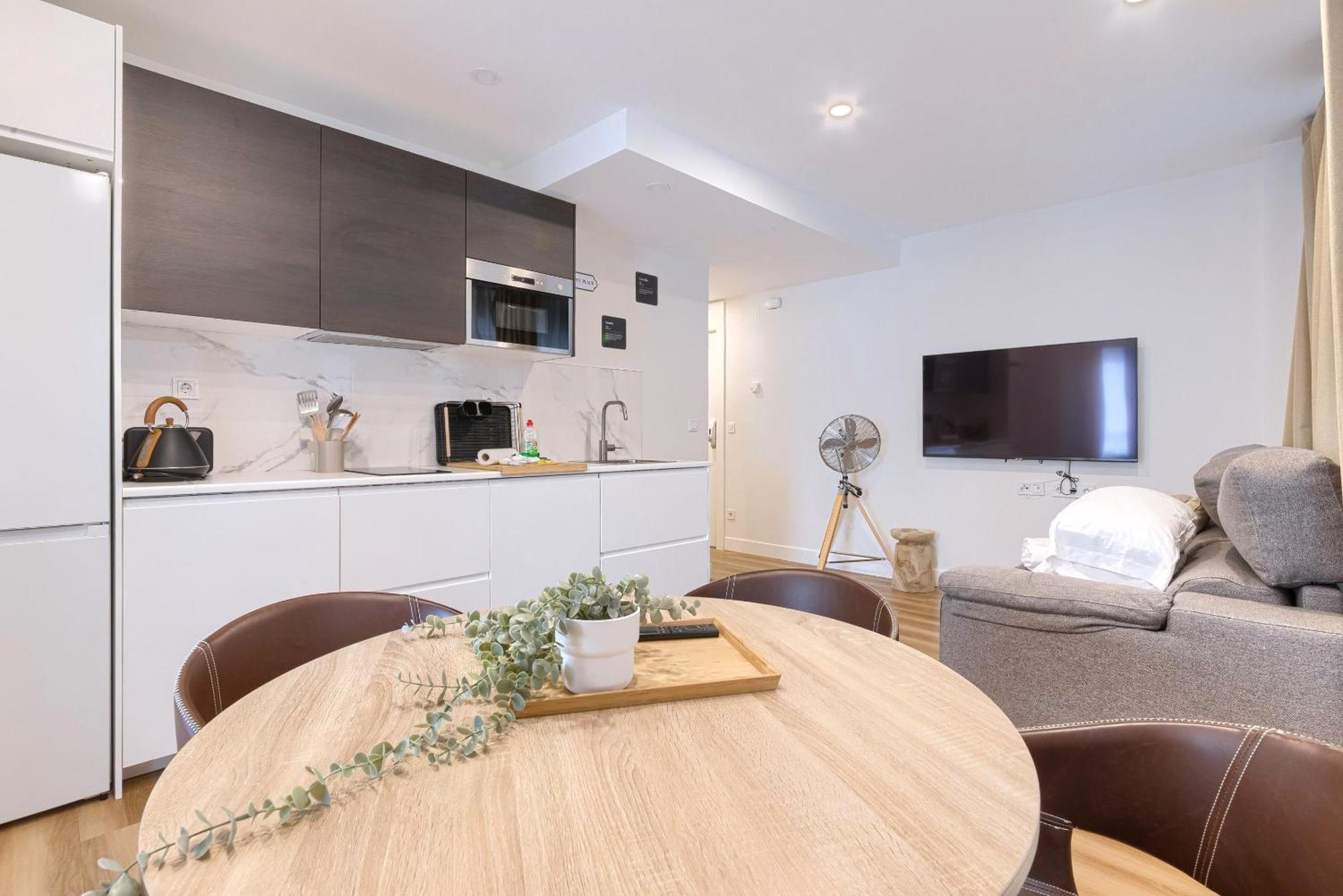 Deustown Apartamentos Bilbao Bagian luar foto