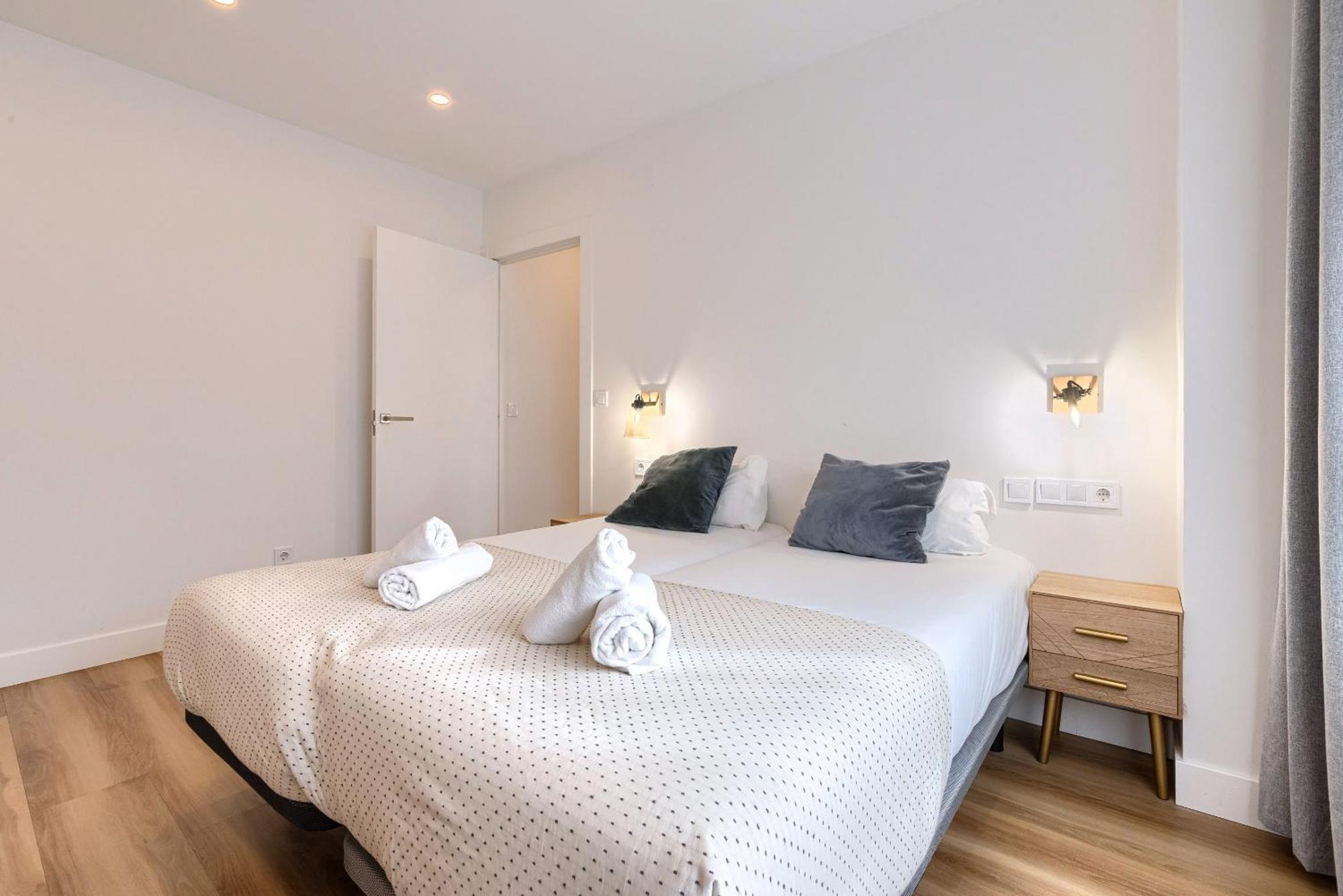 Deustown Apartamentos Bilbao Bagian luar foto