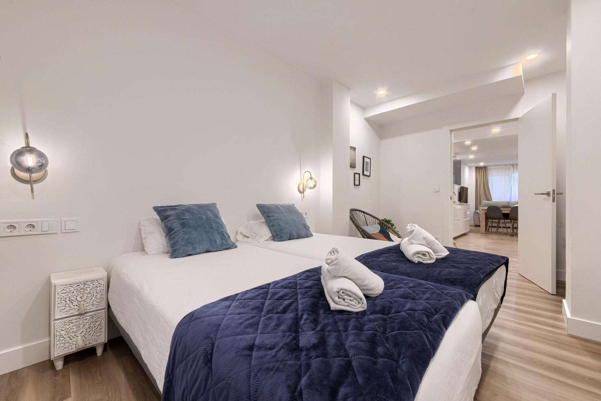 Deustown Apartamentos Bilbao Bagian luar foto