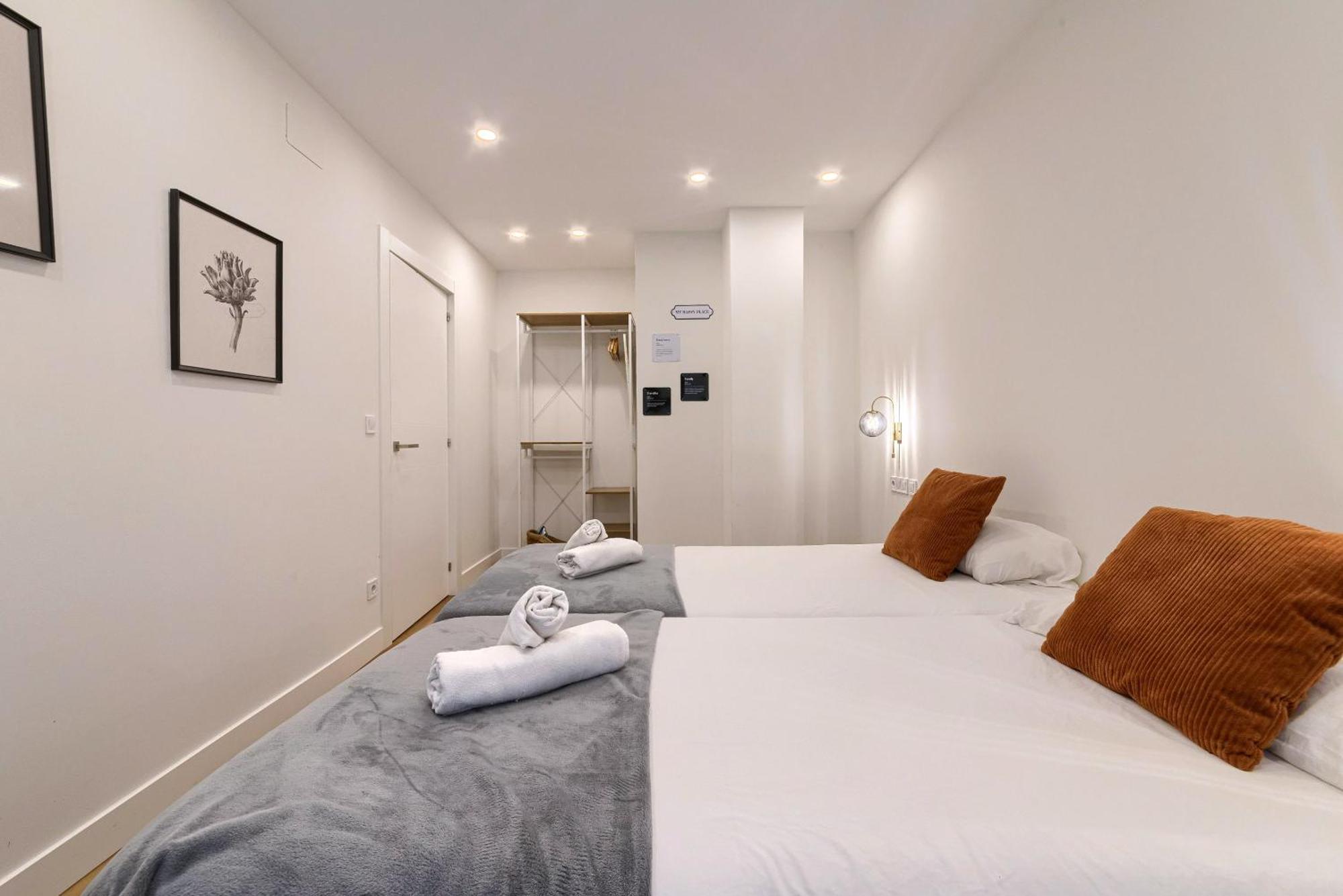 Deustown Apartamentos Bilbao Bagian luar foto